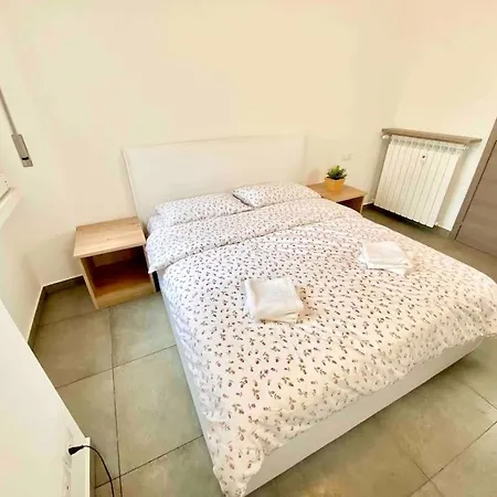 شقة 12 Minuti Dal Duomometro+10 Posti Letto *